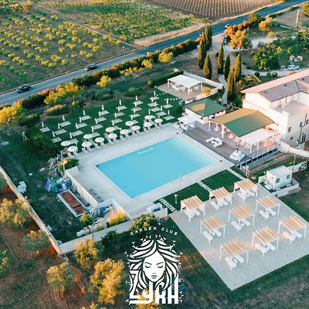 Zyra Garden Club Bed & Breakfast Акуавива деле Фонти Екстериор снимка